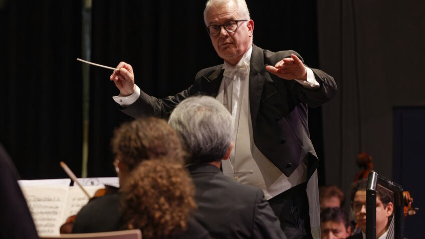 Dirigent Volker Christ schwang den Taktstock. | © Foto: LIP