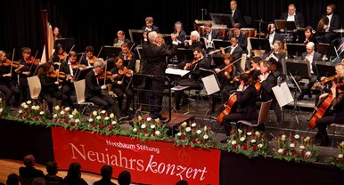 Schwungvoll startete die international renommierte Philharmonie Baden-Baden mit Dirigent Volker Christ im Harres ins neue Jahr.  | © Foto: LIP