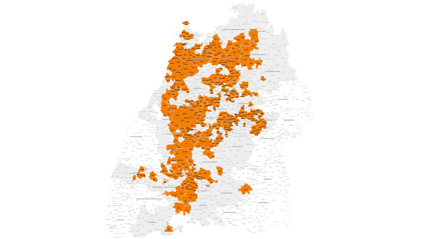 Karte von Baden-Württemberg mit allen Gemeinden. Jene, die ihre Mitteilungsblätter bei Nussbaum Medien beziehen, sind orange markiert. 