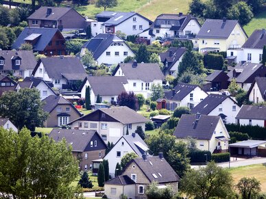 Kommune, Nussbaum Medien Eine Gemeinde in Deutschland.